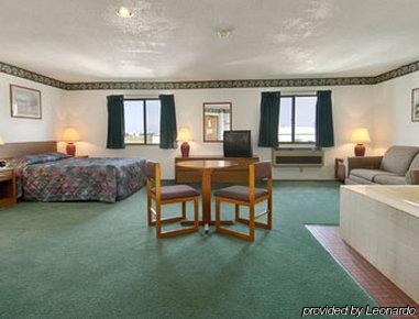 Super 8 By Wyndham Warroad Hotell Rum bild