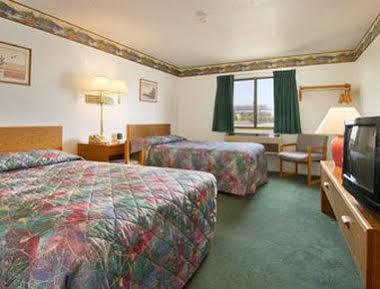 Super 8 By Wyndham Warroad Hotell Exteriör bild