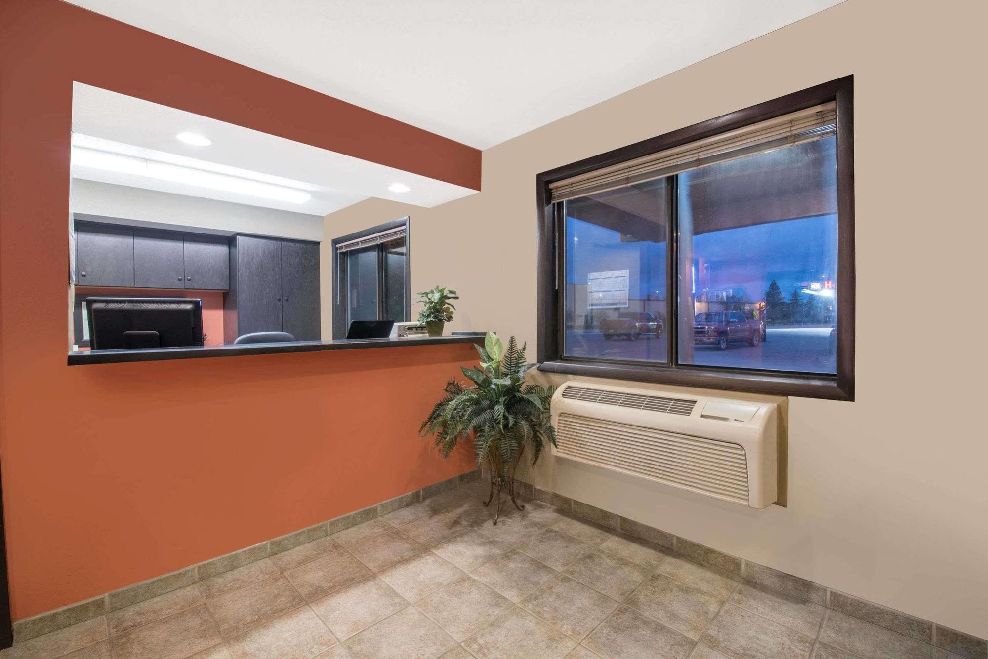 Super 8 By Wyndham Warroad Hotell Exteriör bild